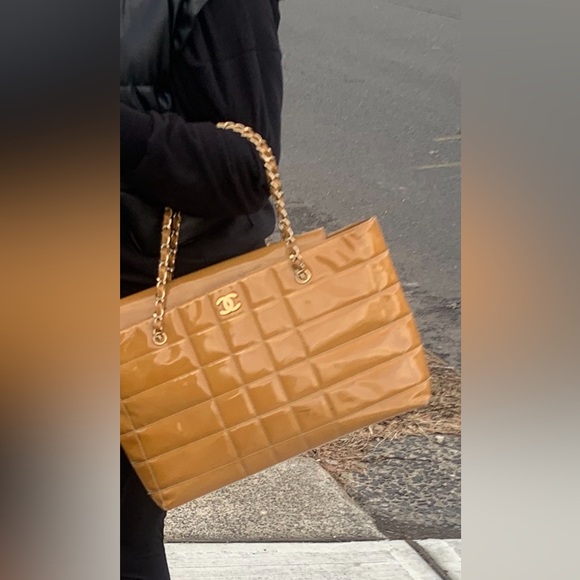 Chanel Chocolate Bar Tote Patent - Picture 3 of 14